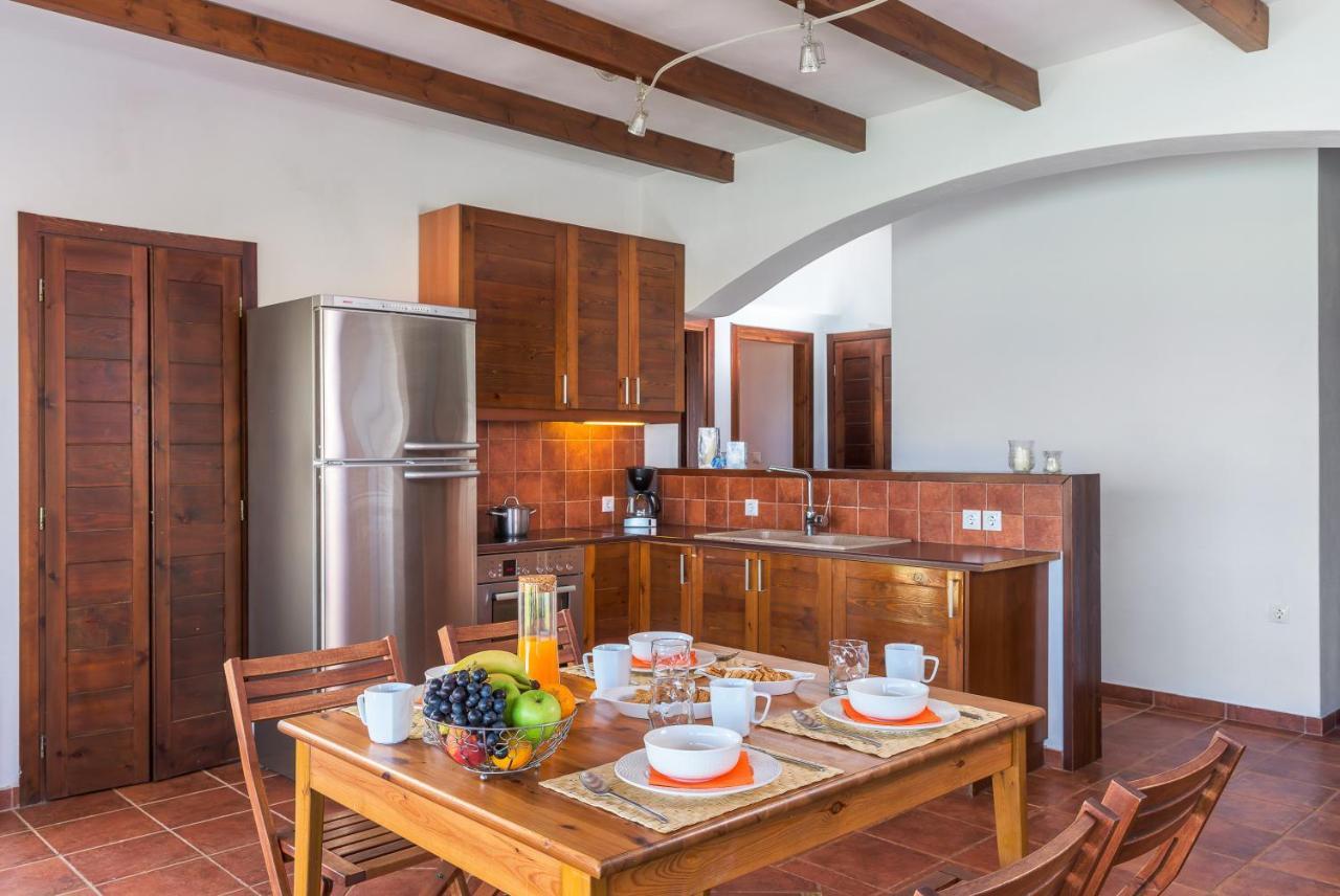 Cristelia Seafront & Pool Villa Lakhania Ngoại thất bức ảnh